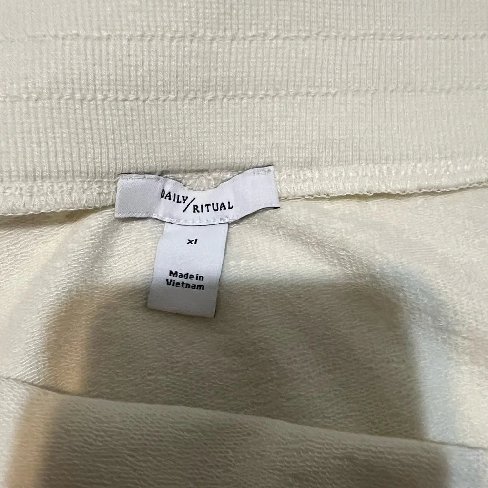 Women’s Size XL Athletic Mini Skirt. Brand is Baily Ritual